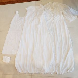 Brand new Women's Italian Size 4 Lingerie- robe, 2 nightgowns and a garter band